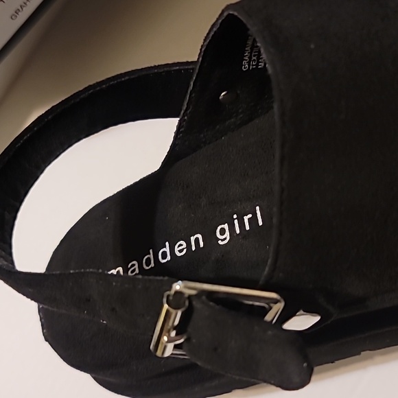 Madden Girl Black Platform Clogs Size 7 NWB Suede - Picture 7 of 7